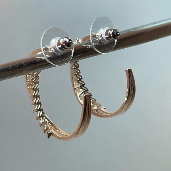 🆕 Anne Klein Polished Gold & Rhinestone Double Twist Hoop Earrings NWT - Picture 8 of 9